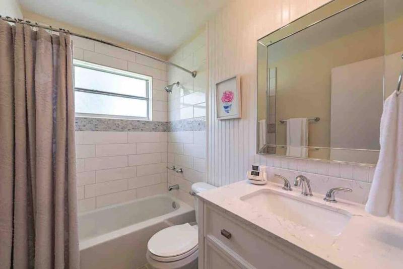 Hevenly Pool House - image 13