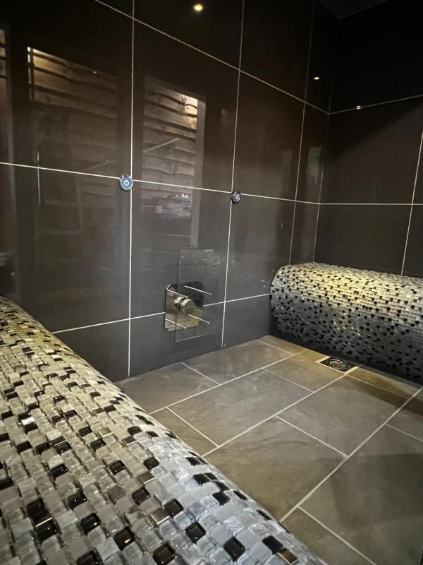 Three-Bedroom Chalet image 3