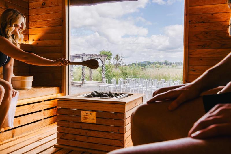 The Luxury Spa Lodge image 2