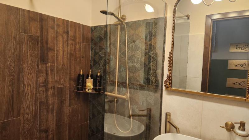 VICTORIAN HOUSE - image 39