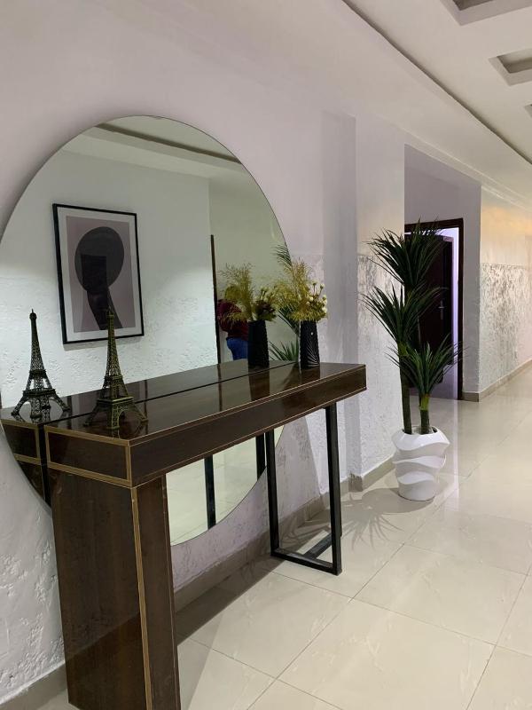 Posh Waterfront 3bedroom 24hrs light Netflix PS 5 Snooker Swimming pool in Lekki Luxury Flats Admiralty Way Lekki Phase 1 - image 8