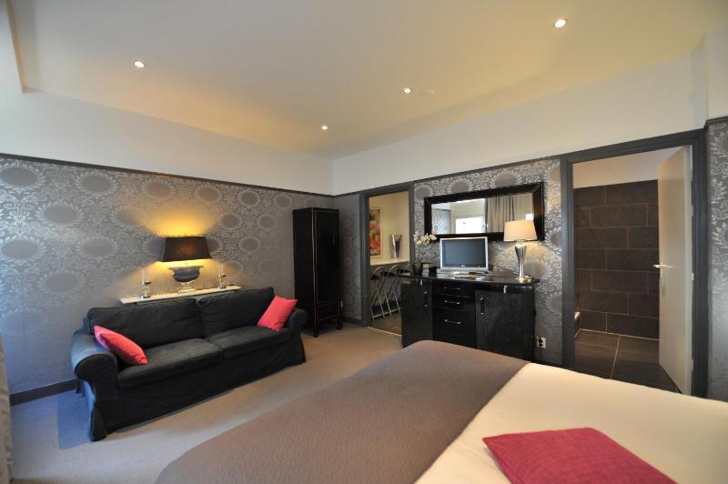 Deluxe Double Room image 3