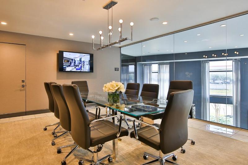 Modern Suites By The Texas Medical Center & NRG Stadium - image 4