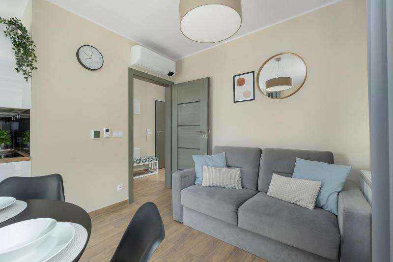 Jasny Apartament Sun Seasons 24 z Umeblowanym Balkonem i Parkingiem by Noclegi Renters - image 12