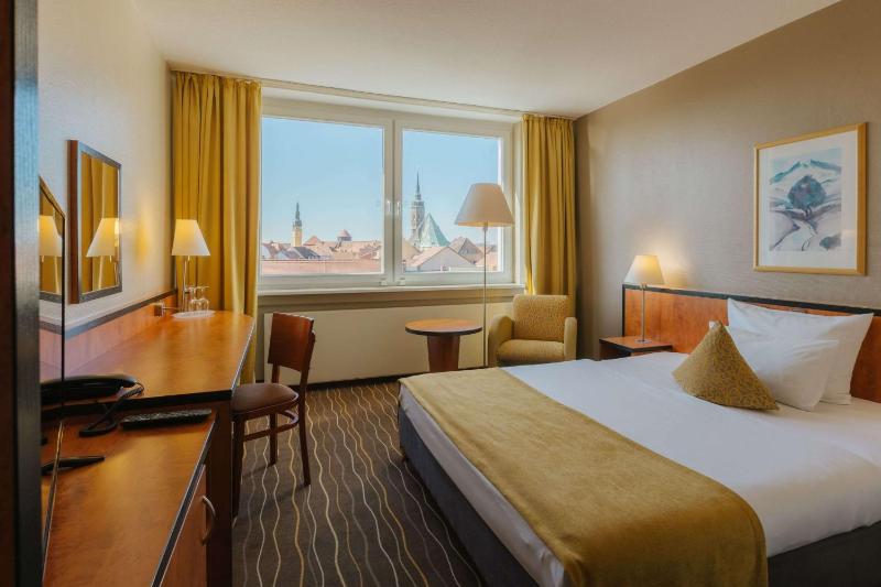Standard Queen Room image 1