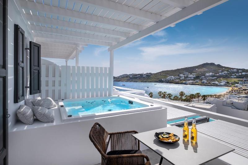 Junior Suite with Sea View and Hot Tub image 3