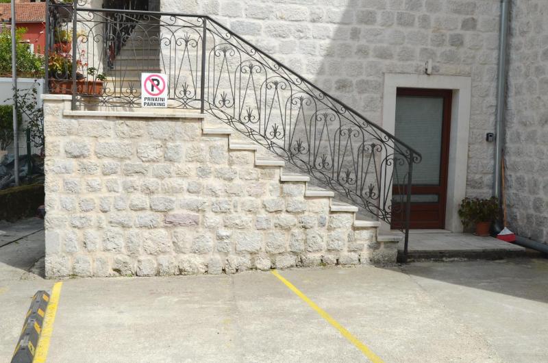 Fiumera Kotor Apartment - image 8