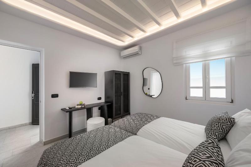 Exclusive Suite with Sea View and Private Pool image 2