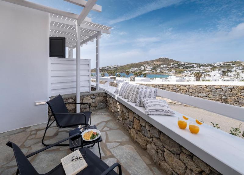 Double Room with Side Sea View image 4