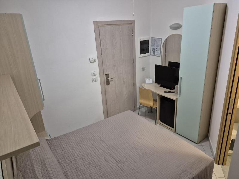 Economy Double Room image 1