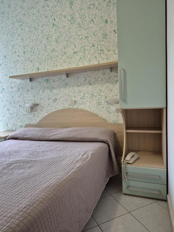 Economy Double Room image 3