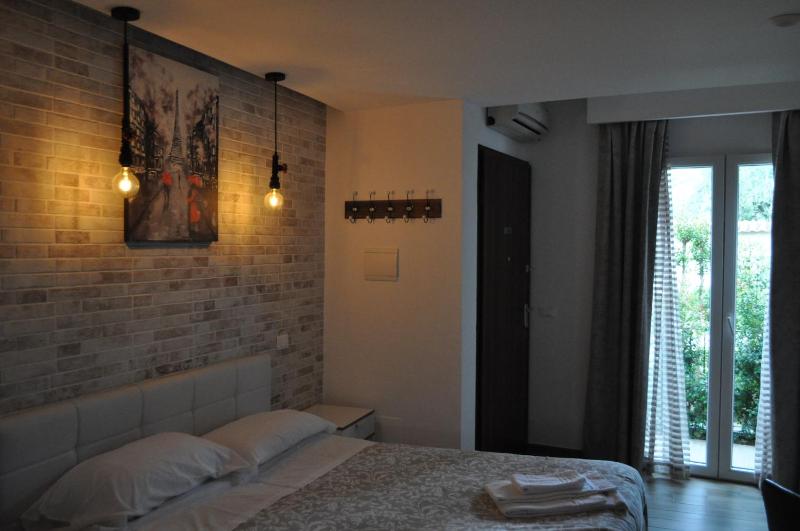 Classic Quadruple Room image 4