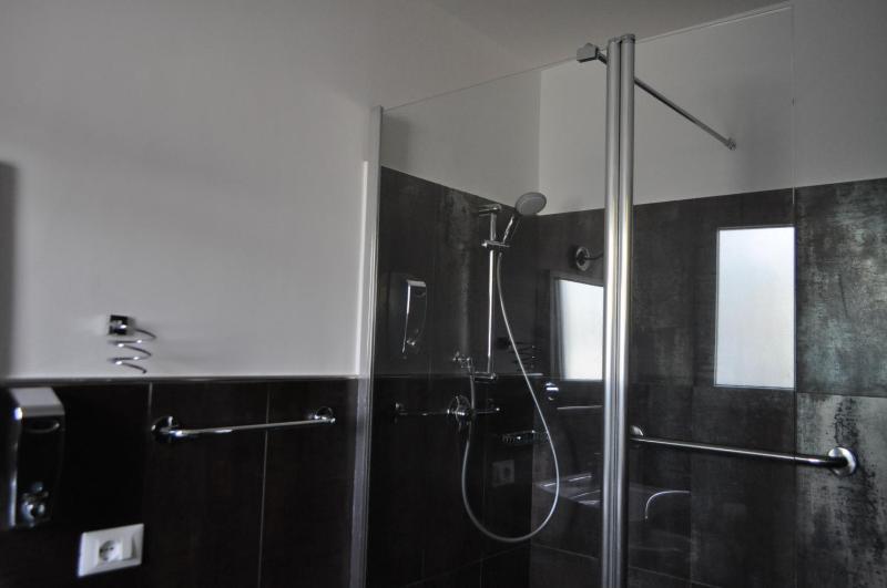 Classic Quadruple Room image 2