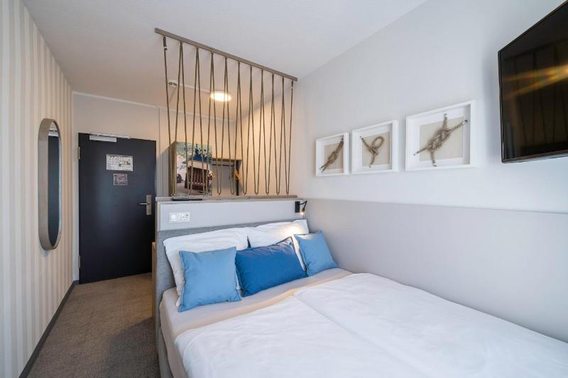 Small Double Room image 1