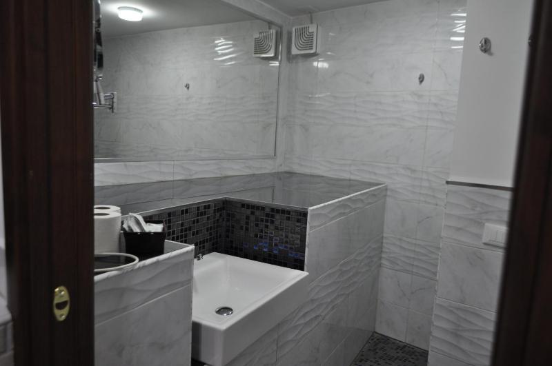 Luxury Suite image 3