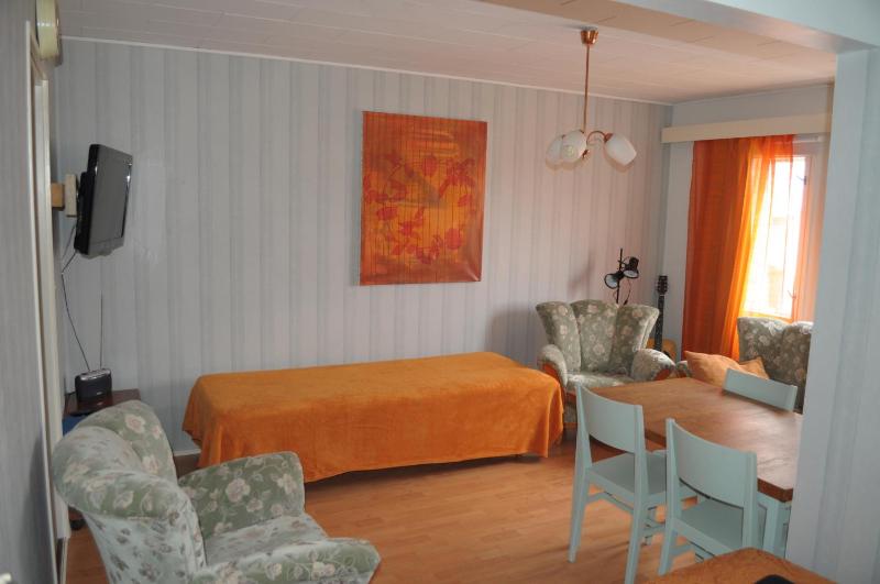 One-Bedroom Apartment image 4