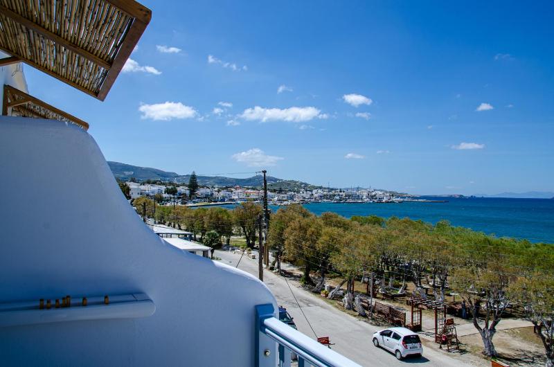 Triple Room with Balcony and Sea View image 2