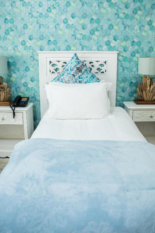 Standard Twin Room image 2