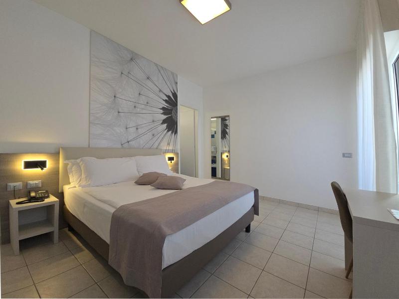 Double Room image 1