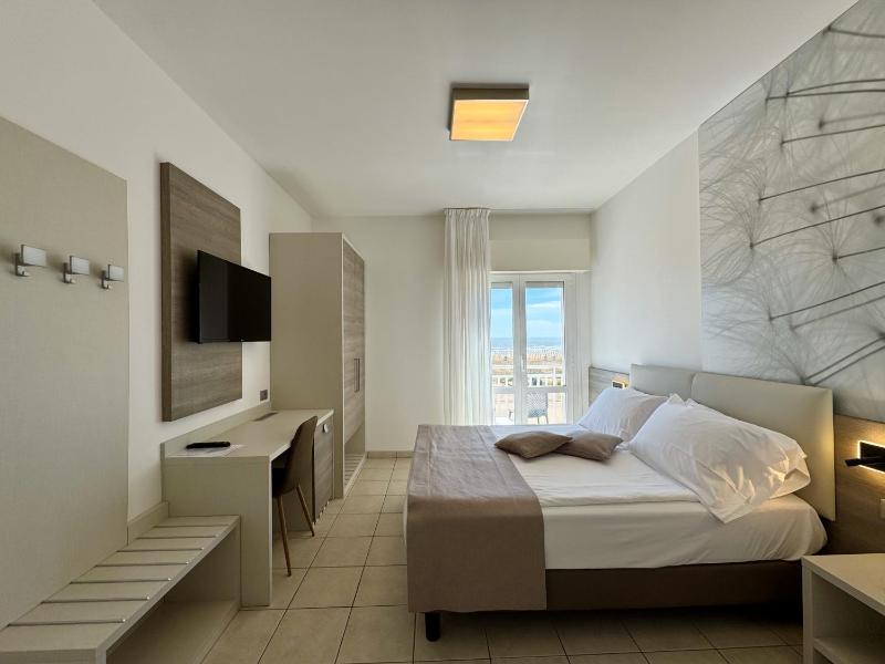 Double Room with Sea View image 3