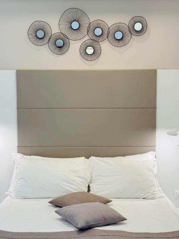 Triple Room with Partial Sea View image 4