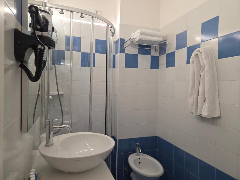 Hotel Lux - image 7