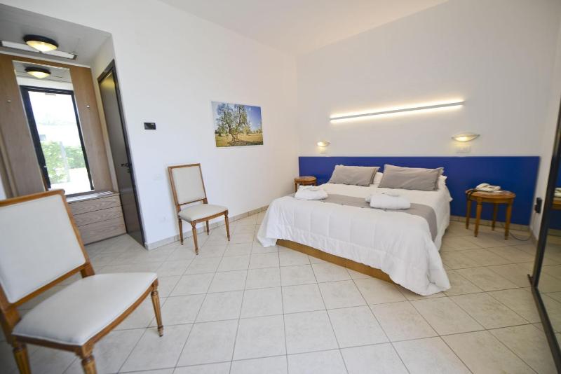 Double or Twin Room with Garden View image 2