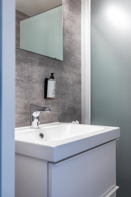 Standard Twin Room image 1