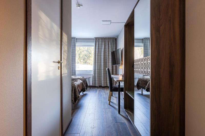 Standard Twin Room image 4