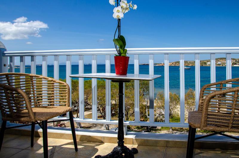 Deluxe Double Room with Balcony and Sea View image 2