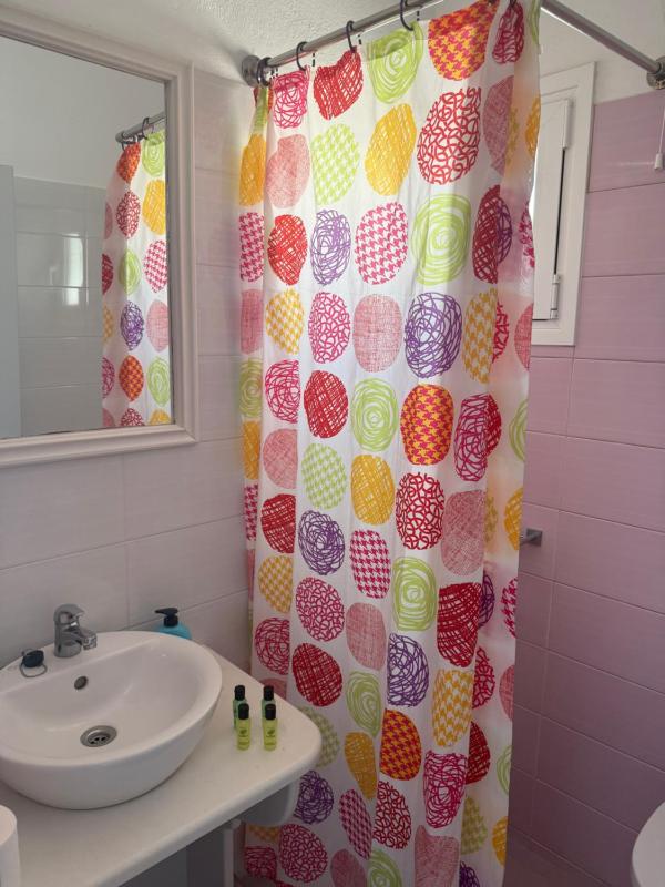 Budget Twin Room image 3