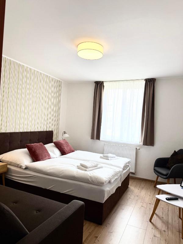 Double Room with Extra Bed image 4