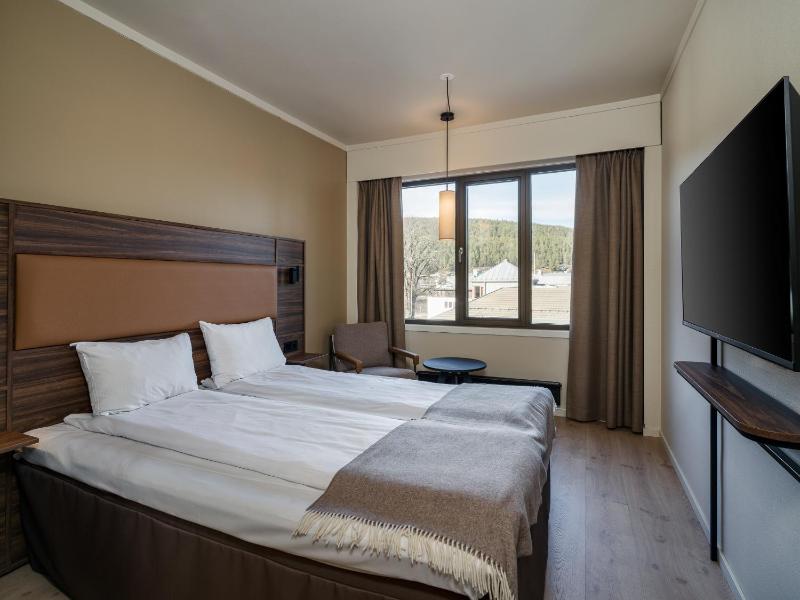 Standard Double Room image 3