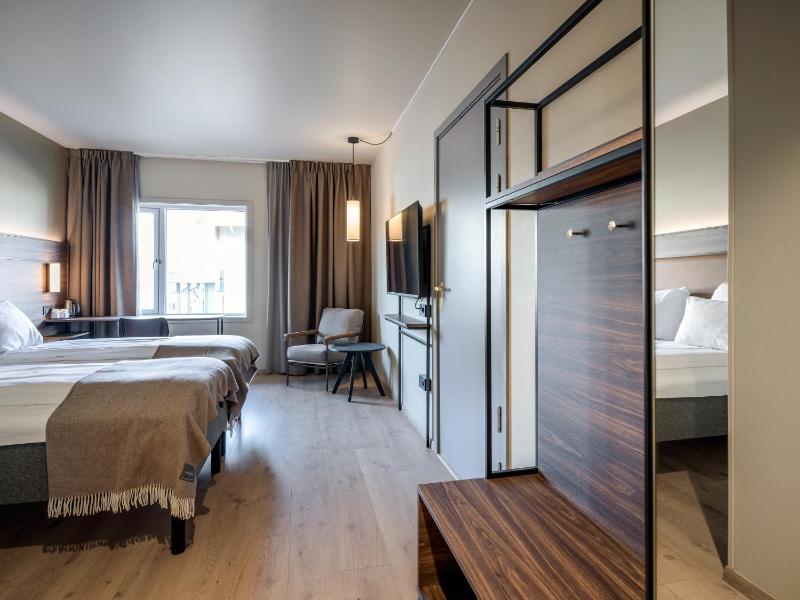 Superior Twin Room image 4