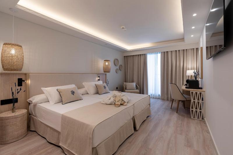 Double Room image 1