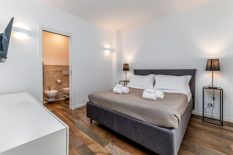 Superior One-Bedroom Apartment (2 Adults) image 1