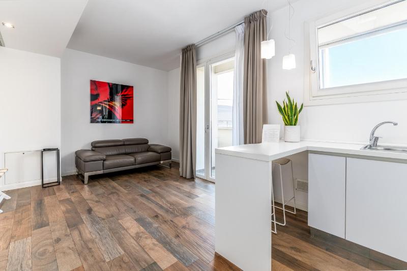 Superior One-Bedroom Apartment (2 Adults) - Split Level image 1