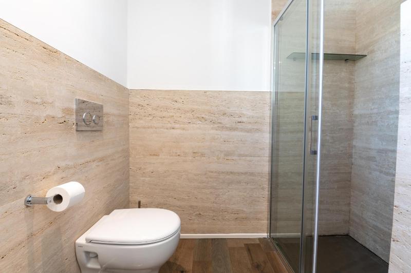 Superior One-Bedroom Apartment (2 Adults) - Split Level image 2