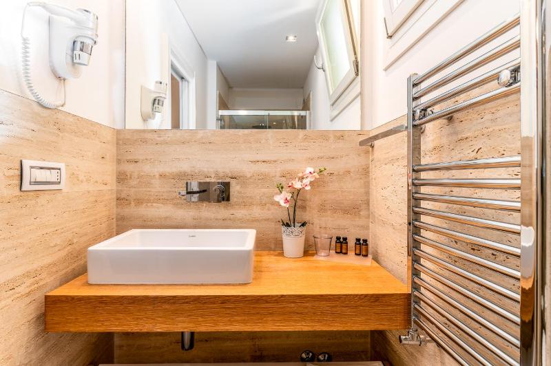 One-Bedroom Suite image 3