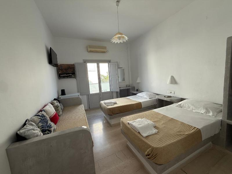 Twin Room image 3
