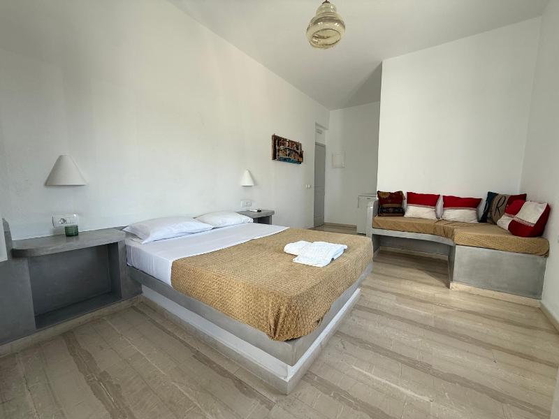 Deluxe Double Room image 3