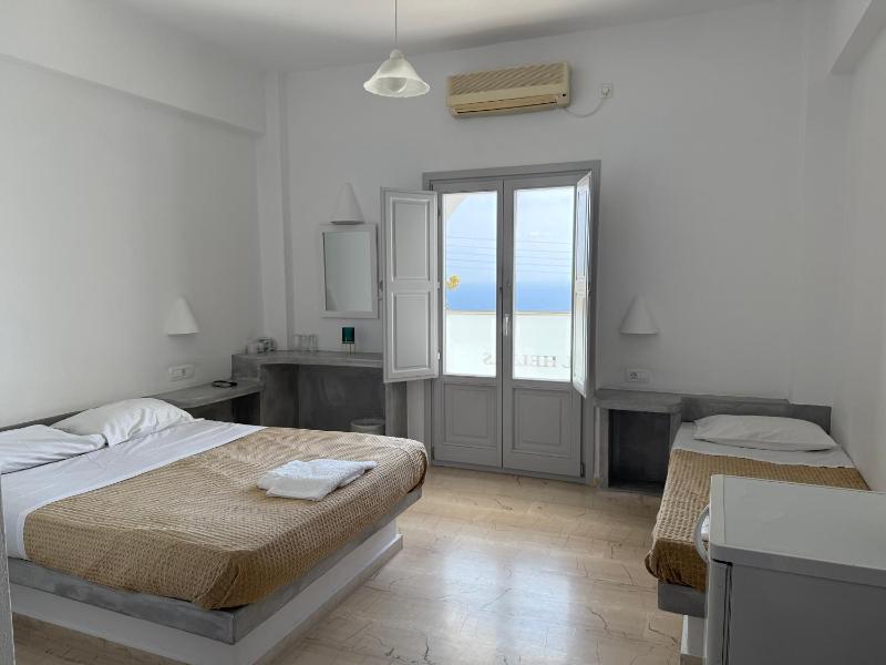 Triple Room with Sea View image 3