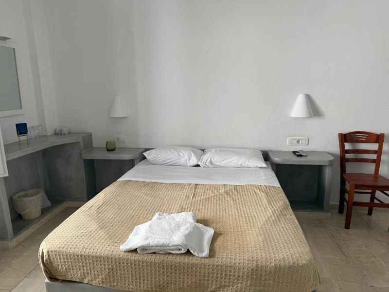 Deluxe Double Room image 2