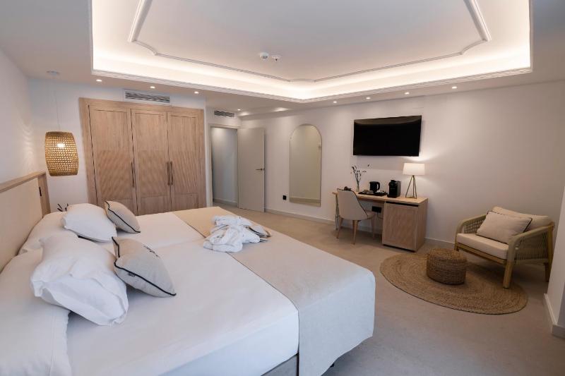 Double Room image 3