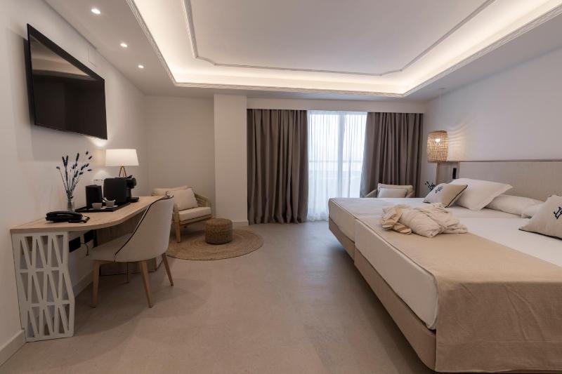 Double Room image 4