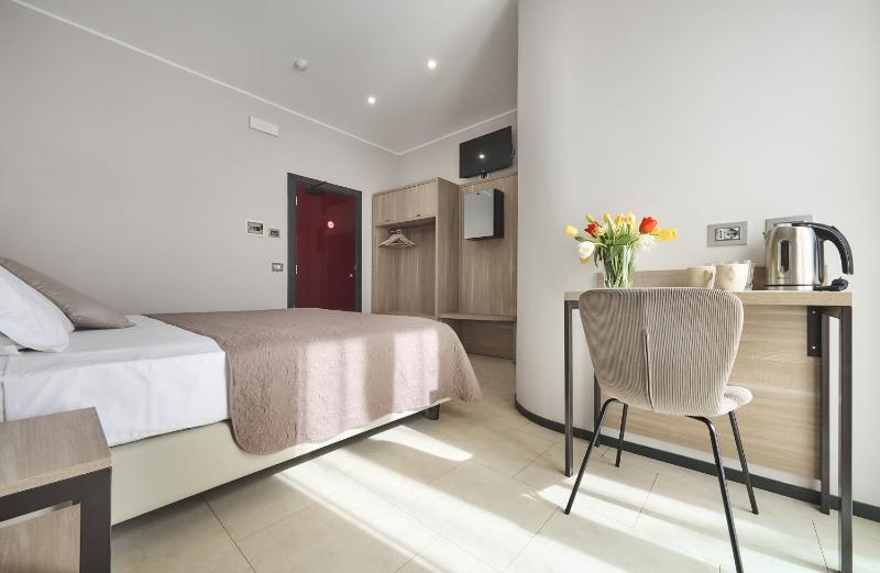 Double Room with Balcony image 1