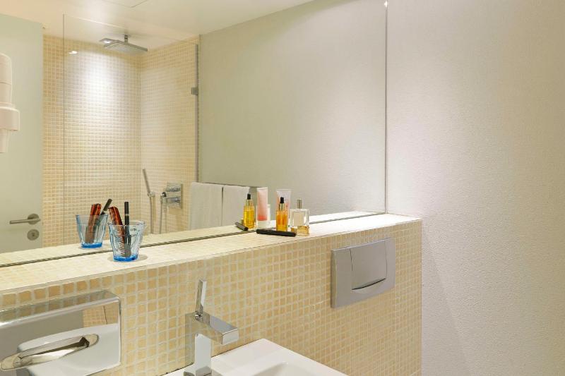 Economy Double Room image 4