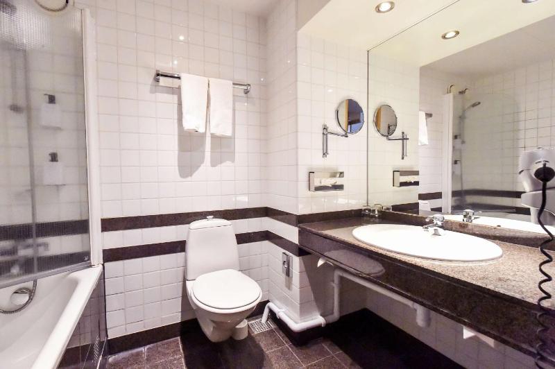 Superior Twin Room image 4
