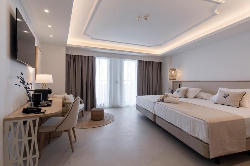 Quadruple Room image 2