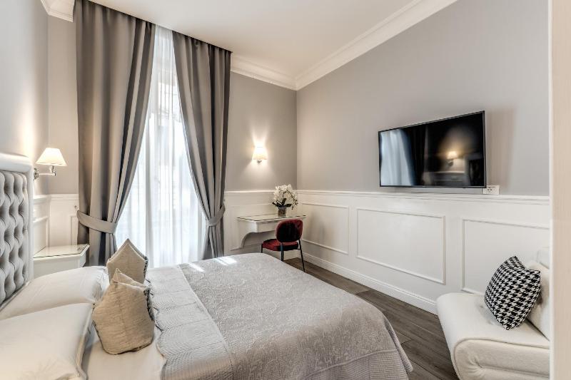 Suite with City View image 4
